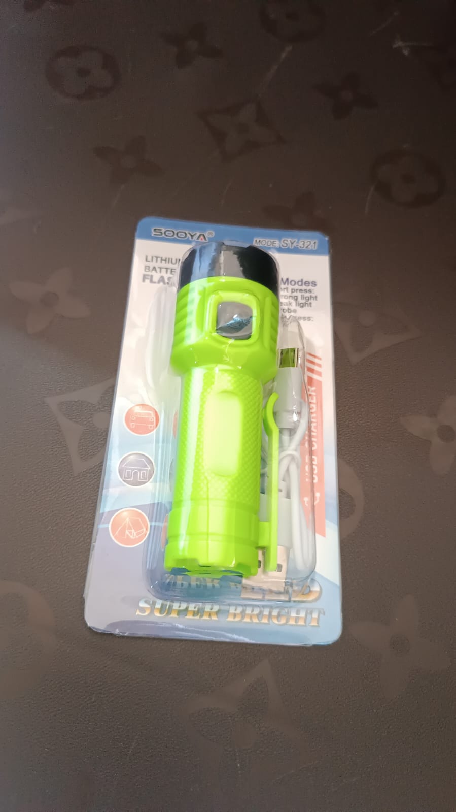 4 Modes Super Bright Led Torch High Lumens Fast Charging Flashlight / Torch (1 Pc) 4 Modes Super Bright Led Torch High Lumens Fast Charging Flashlight / Torch (1 Pc)
